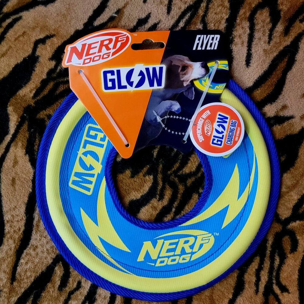 Nerf Dog Glow Flyer Frisbee New!
